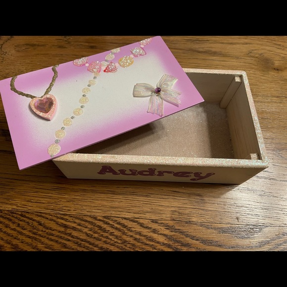 Personalized Keepsake/jewelry box with “Audrey” on side - Picture 2 of 2
